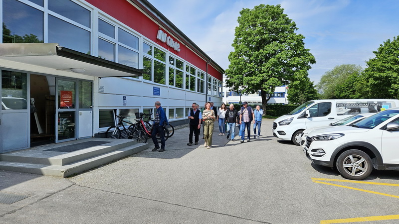 Alle gemeldeten Fotofreunde waren pünktlich da und freuten sich auf die CEWE-Betriebsführung und die CEWE-Schulungen. Alle gemeldeten Fotofreunde waren pünktlich da und freuten sich auf die CEWE-Betriebsführung und die CEWE-Schulungen.