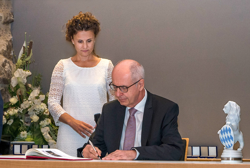 1. Bürgermeisterin Dorina Jechnerer mit Regierungspräsident Dr. Thomas Bauer 1. Bürgermeisterin Dorina Jechnerer mit Regierungspräsident Dr. Thomas Bauer