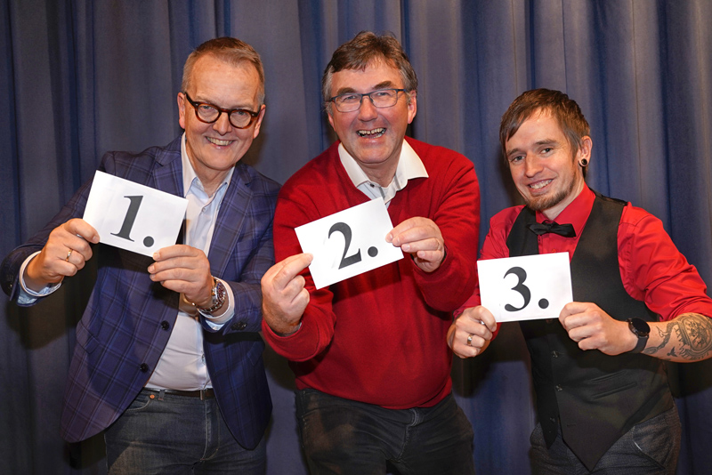 Die ersten Drei freuen sich über ihren Erfolg: (von links) Dr. Michael Maurus (Platz 1), Peter Hildebrand (Platz 2) und Michael Müller (Platz 3) > Foto: Armin Greither Die ersten Drei freuen sich über ihren Erfolg: (von links) Dr. Michael Maurus (Platz 1), Peter Hildebrand (Platz 2) und Michael Müller (Platz 3) > Foto: Armin Greither
