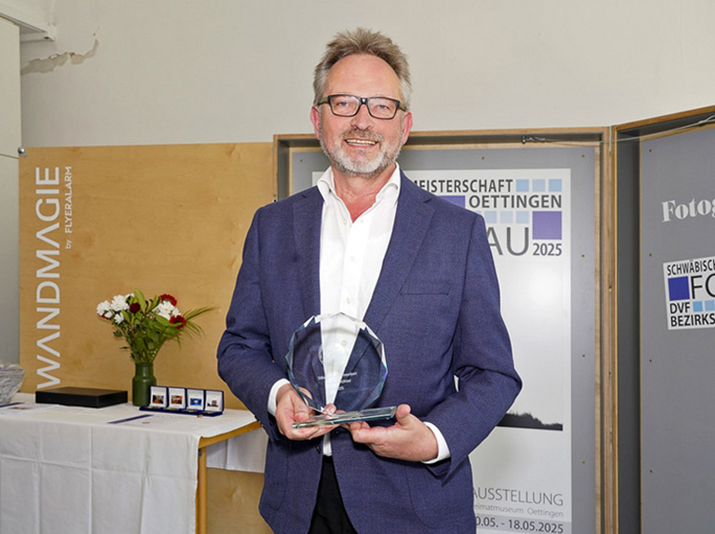 Manfred Köhler wurde mit dem Bayerischen Löwen in Silber/montiert ausgezeichnet. Manfred Köhler wurde mit dem Bayerischen Löwen in Silber/montiert ausgezeichnet.
